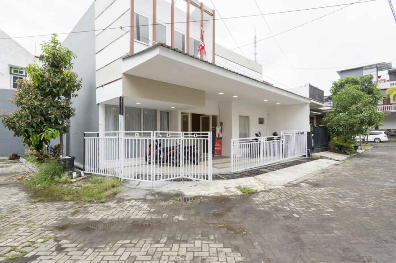 Reddoorz Syariah @ Griya Shanta Malang Exterior photo